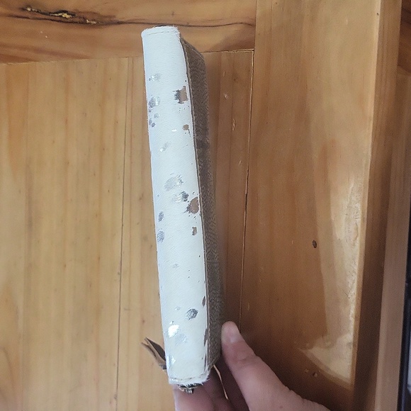 Cowhide White with Silver Acid Wash - Picture 4 of 10